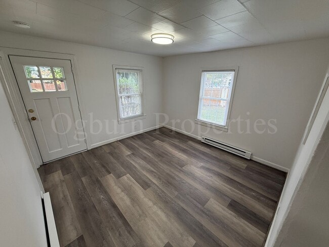 Foto del edificio - 3861 Leo St