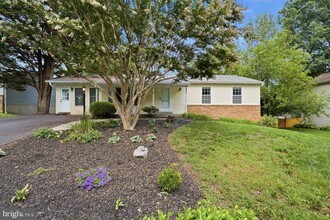Building Photo - 8487 Inspiration Ave