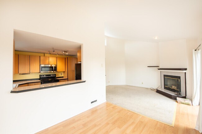 Building Photo - 722 N 85th St