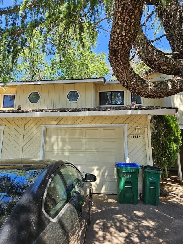 Foto principal - Turnkey Townhome