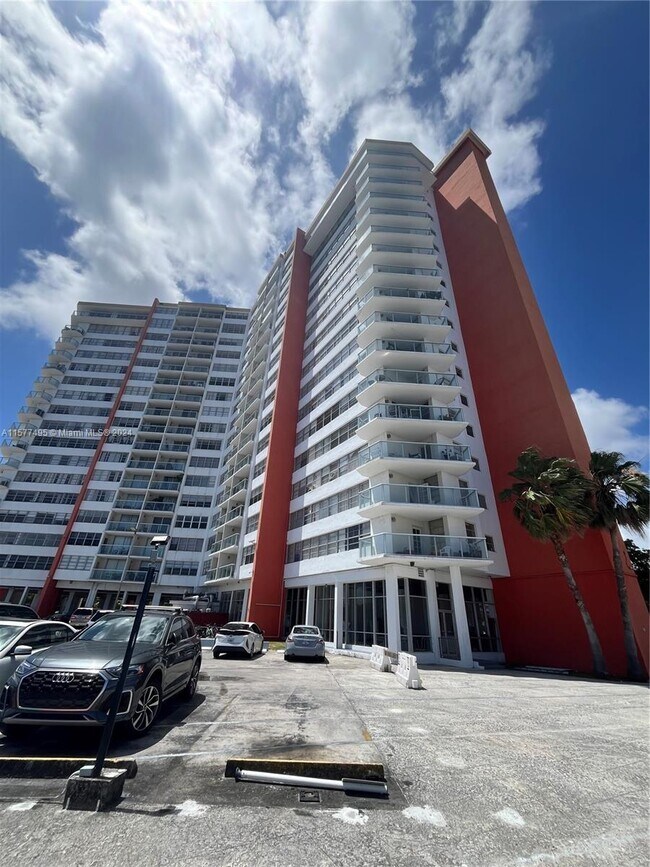 Building Photo - 1351 NE Miami Gardens Dr
