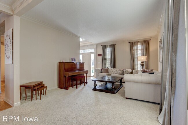Foto del edificio - 4 br, 3.5 bath House - 4631 Timberline Drive