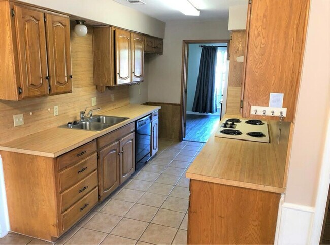 Foto del edificio - 901 Forest Trail Ct