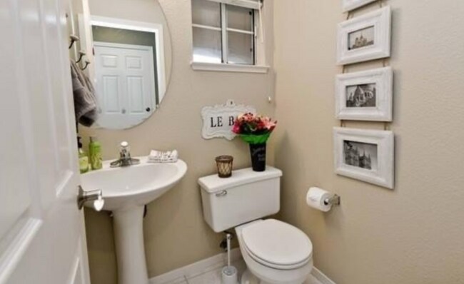 Foto del edificio - 4030 Skylark Ln