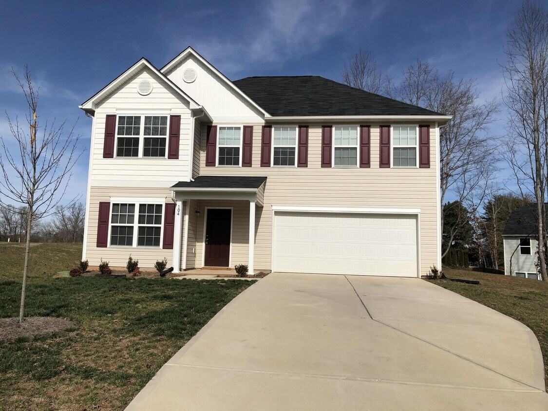 Foto principal - 104 Mulligan Dr