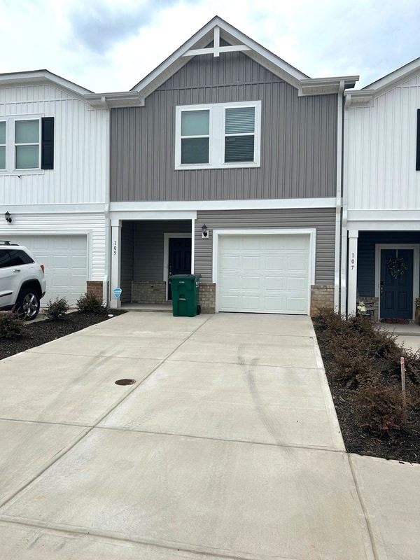 Building Photo - 105 Pleasure Ln