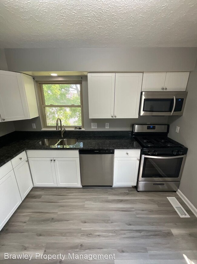 Building Photo - 5 br, 2 bath House - 1326 N Woodburn Ave