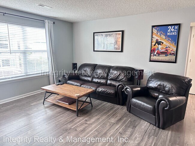 Building Photo - 2 br, 1.5 bath House - 9350 E Girard Ave U...