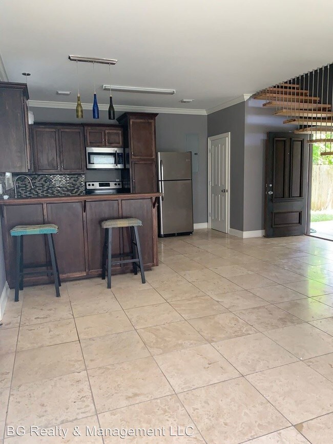 Foto del edificio - 2 br, 2.5 bath House - 1310 W St Mary Blvd
