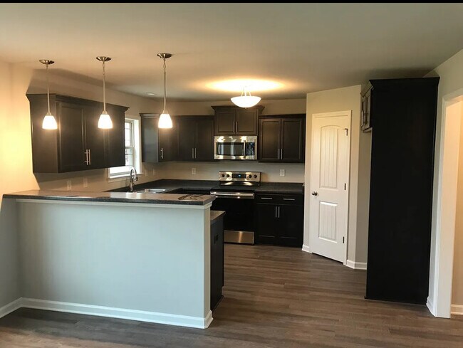 Building Photo - 123 Heritage Way Dr
