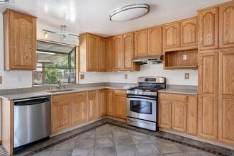 Building Photo - 850 Tanager Rd