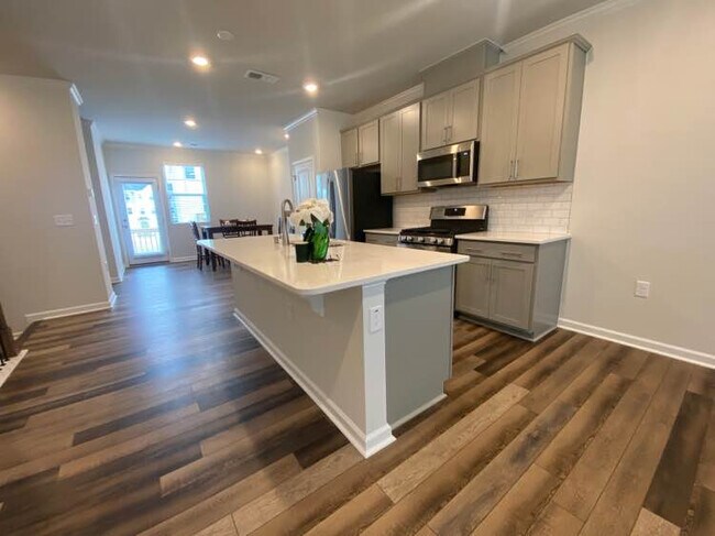 Foto del edificio - Room in Townhome on Kasota Ln