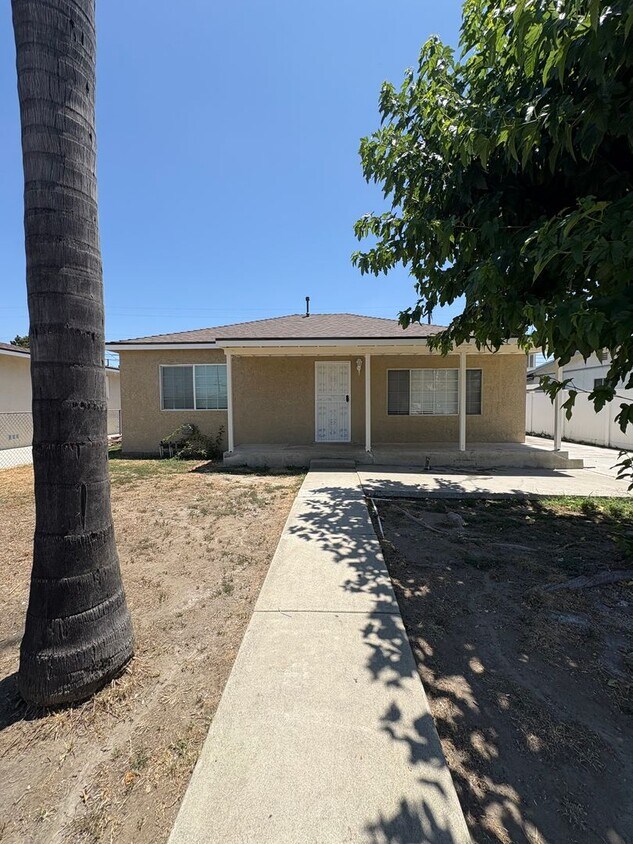 Foto principal - Gorgeous Remodeled 4 bedrooms 2 Bathroom.