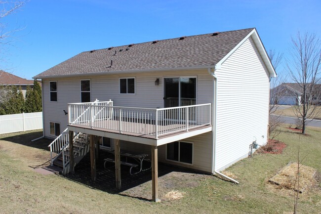 Foto del edificio - Single Family Home, Dishwasher, New Carpet...