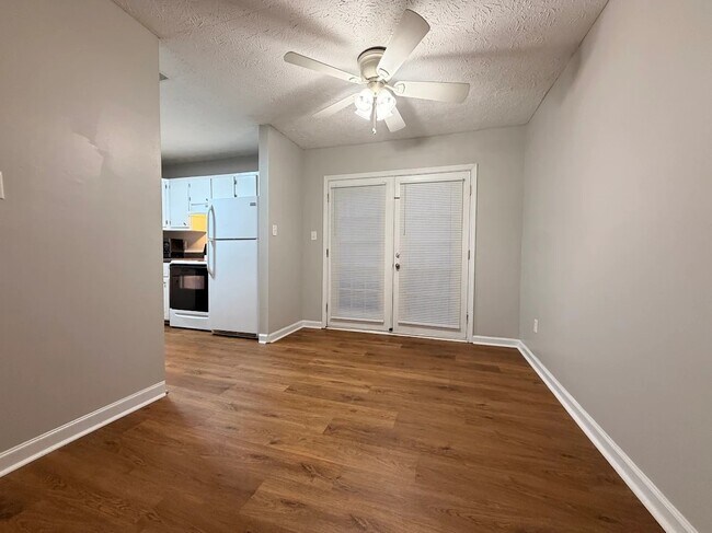 Foto del edificio - 207 Rustwood Dr