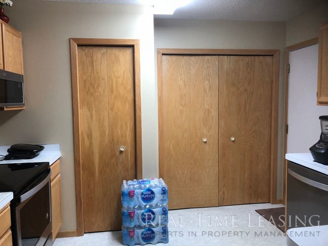 Building Photo - 2BR/1BA in Eagan off Diffley Rd
