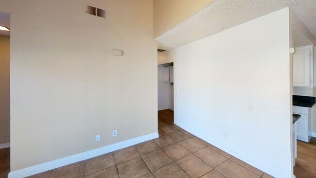 Foto del edificio - PRICE REDUCED!! 2 Bedroom 2 Bath Condo Ava...