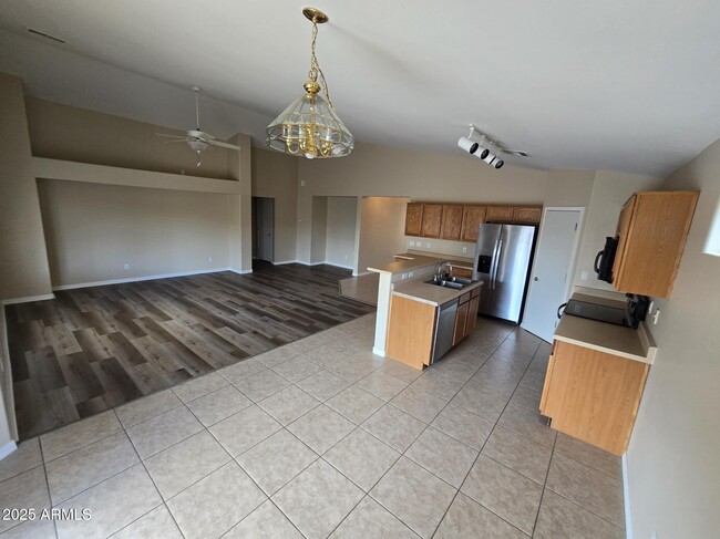 Foto del edificio - 17469 W Spring Ln