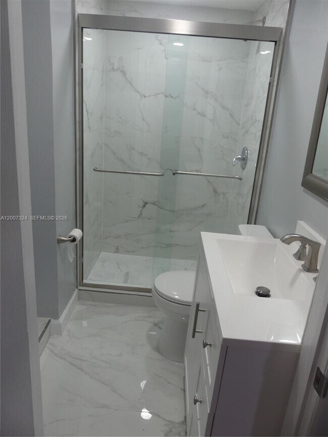 Foto del edificio - 161-165-165 NW 40th St
