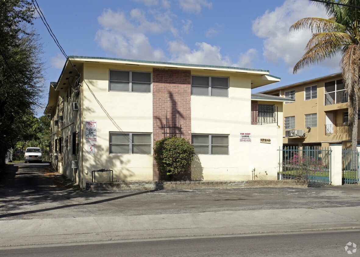 Building Photo - 12910 NE 6th Ave