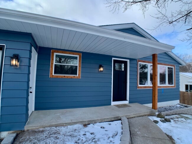 Building Photo - 6825 Putnam Rd