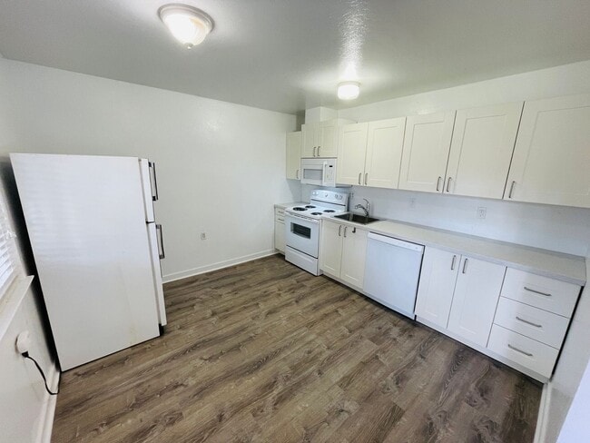 Building Photo - 2301 James Ave