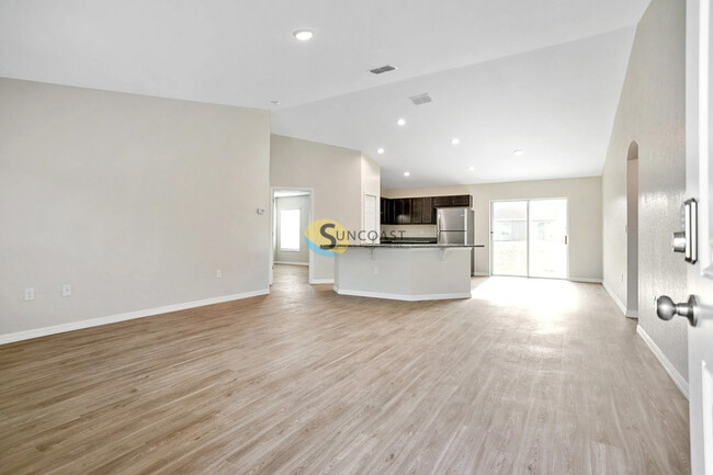 Building Photo - Modern 3-Bedroom Home with Spacious Layout...