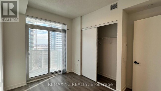 Photo du bâtiment - 225 Commerce St