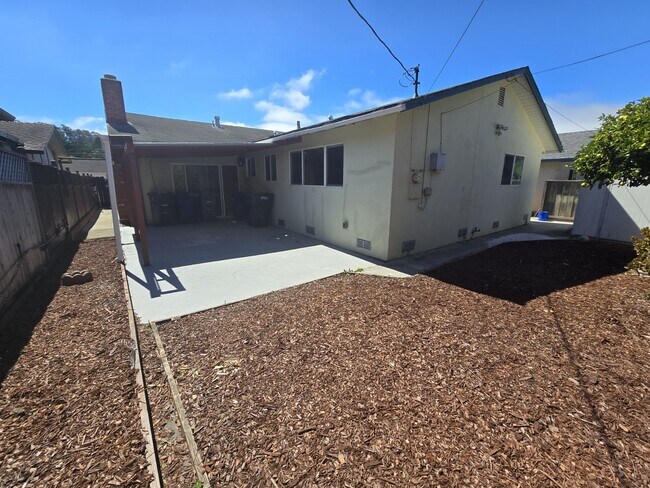 Building Photo - 2695 Shannon Dr