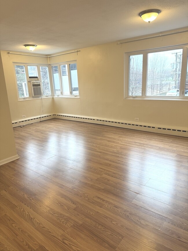 Building Photo - 708 W Bittersweet Pl