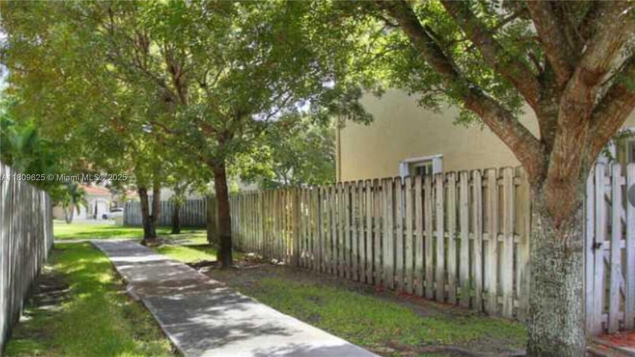 Building Photo - 14273 SW 126th Pl