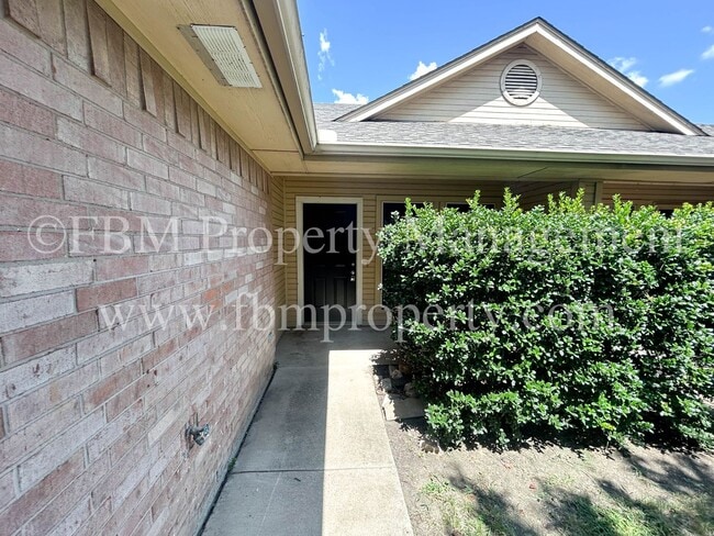 Foto del edificio - 325-327 Lois St