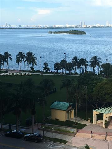 Foto del edificio - 488 NE 18th St