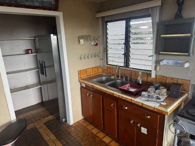Foto del edificio - 94-331-331 Kahualena St