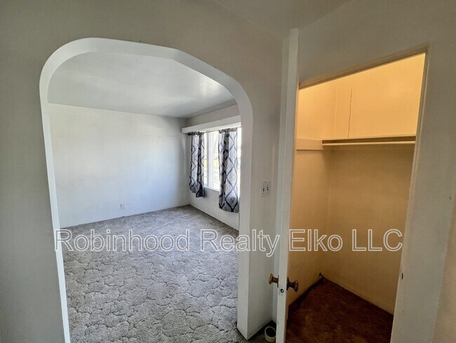Building Photo - 675 5th St