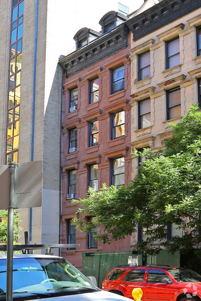 Street View - 133 W 70th St