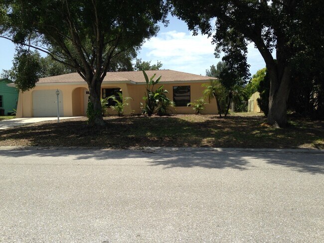 Building Photo - 8421 43rd Avenue Dr W