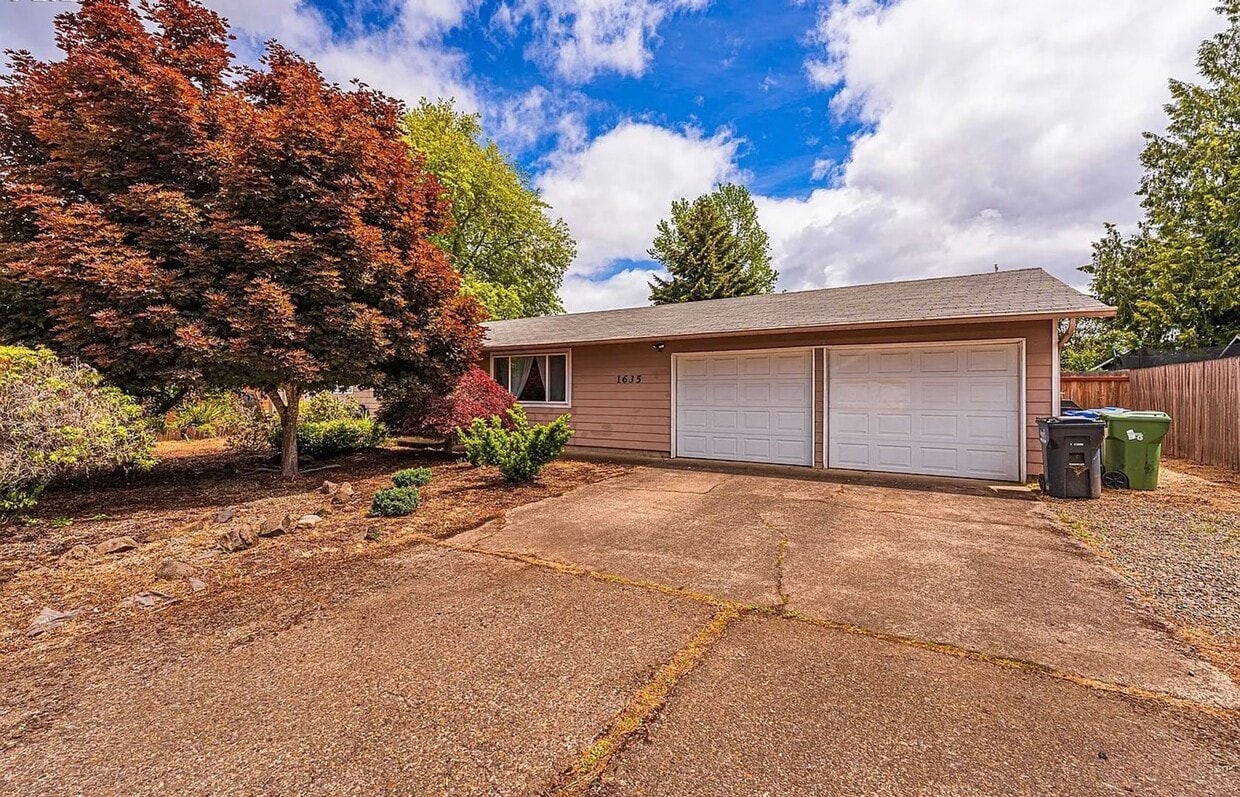 Primary Photo - Beautiful Churchill Home!