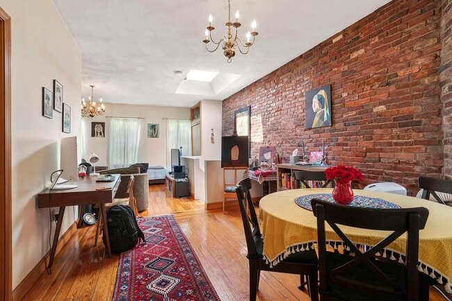 Building Photo - 67 Baldwin St