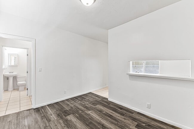 Building Photo - 908 Martin Luther King Jr Ave