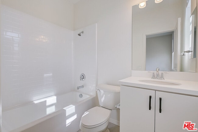 Photo - 681 S District Way House