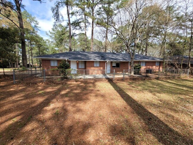 Building Photo - 1157 Rosewood St