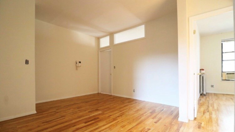 Primary Photo - 209 W 108th St