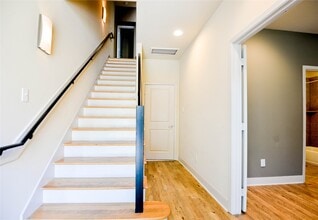 5231 Lillian St