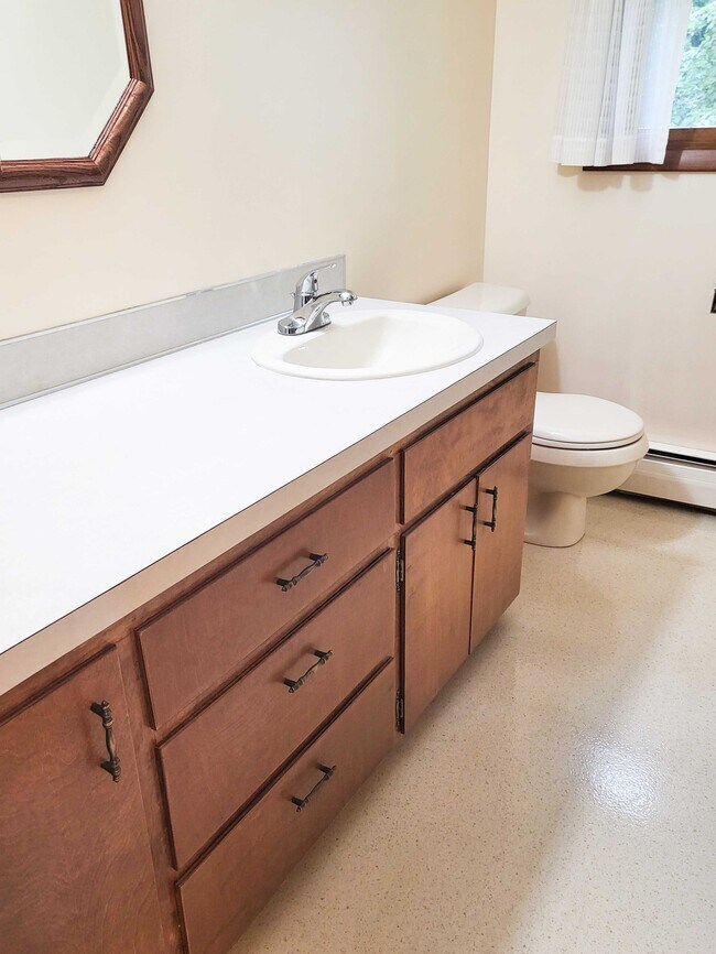 Foto del edificio - 4872 Elmwood St