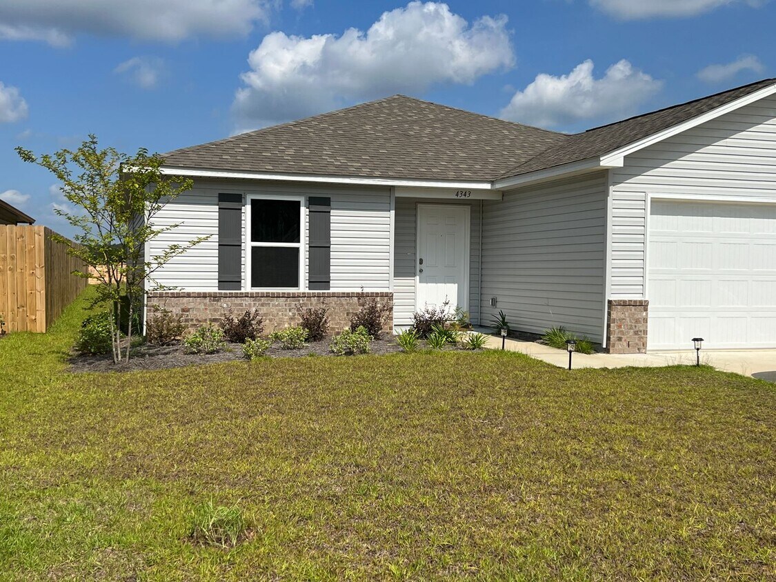 Stylish 4 Bedroom House Rental in Milton, FL