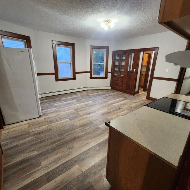 Building Photo - 266 Grove St