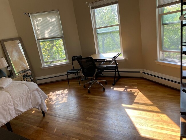 Photo - No Fee! 6/1/26 Huge Harvard Sq 8BR/3.5BA a... Apartment