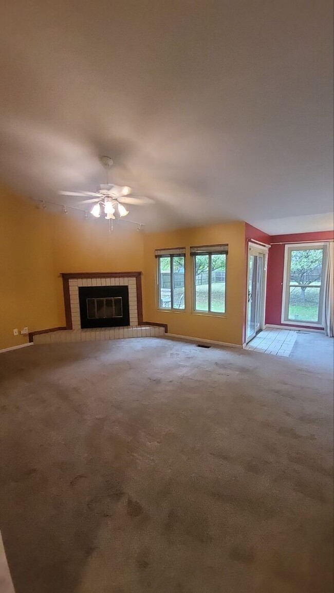 Building Photo - COMING SOON! 3 Bed 2 Bath Ranch Home in Gr...