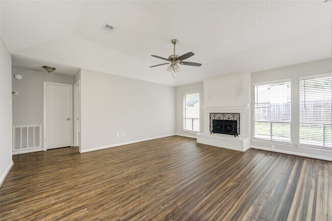 Foto del edificio - 1206 Park Ln